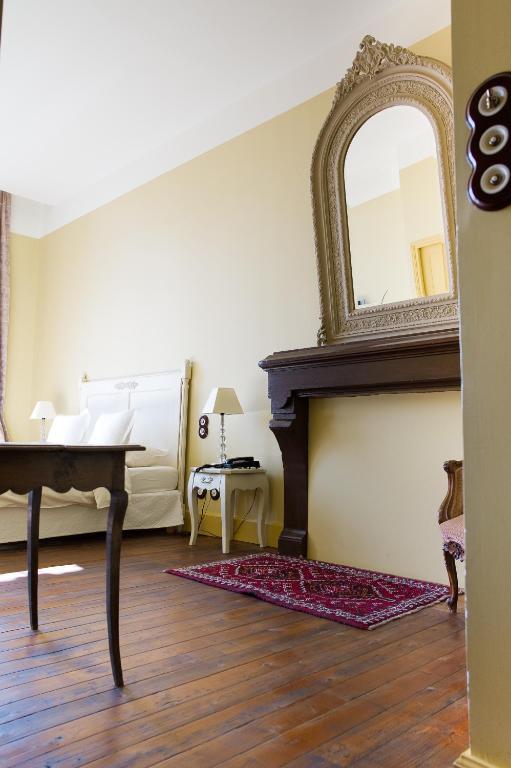 Hostellerie Du Coq D'Or Jonzac Habitación foto