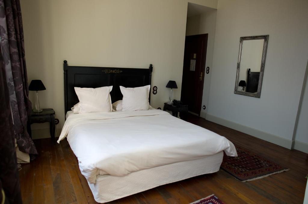 Hostellerie Du Coq D'Or Jonzac Habitación foto