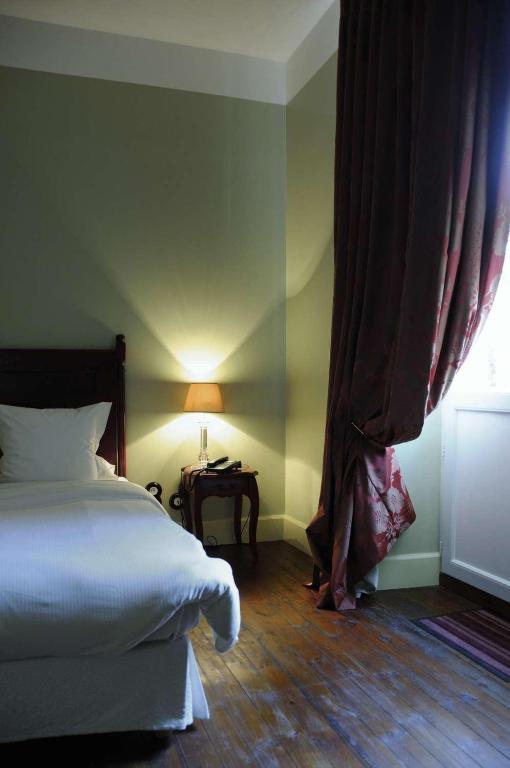 Hostellerie Du Coq D'Or Jonzac Habitación foto